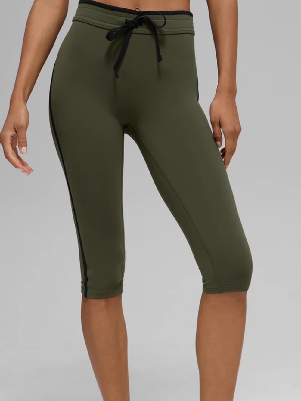 ALO Yoga Airbrush Race Pace Capri in Green Olive / Black - EST Small